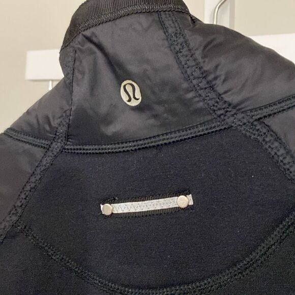 lululemon size 4 (small) Lululemon Run: Bundle Up Jacket Black $198 MSRP - Picture 4 of 7